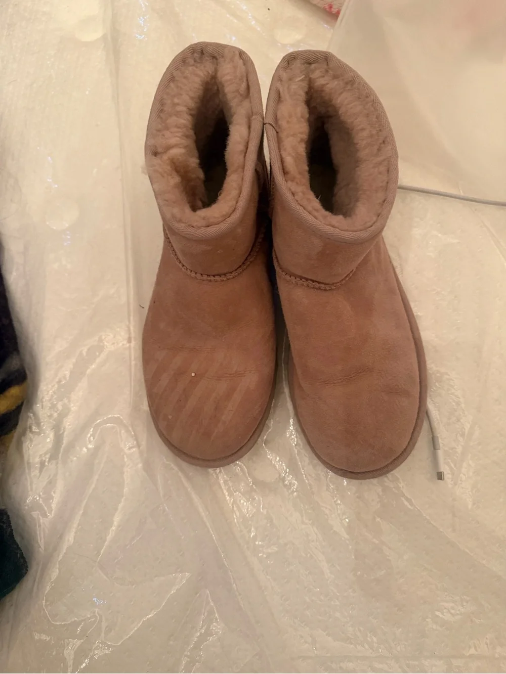 Pink uggs - Picture 3 of 4